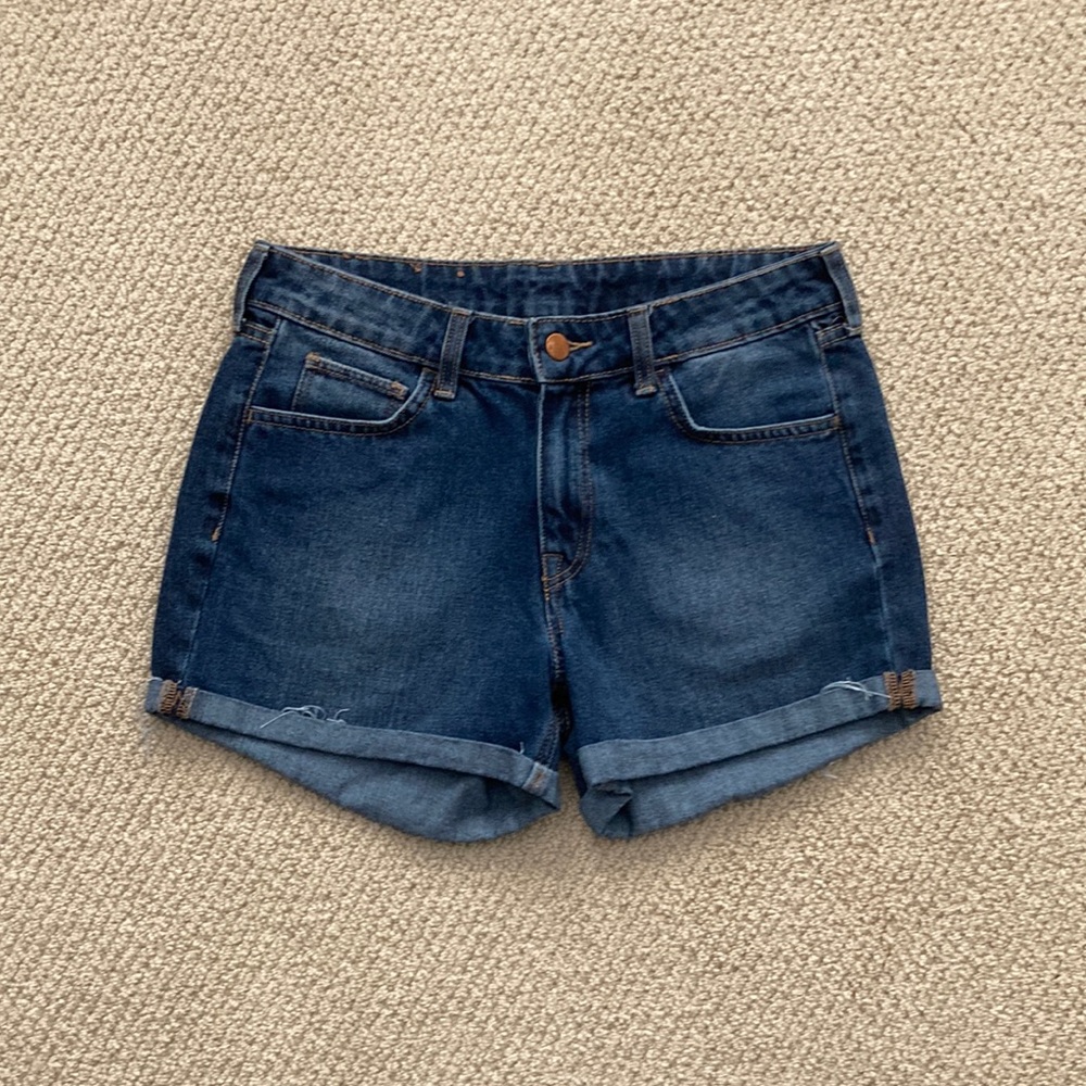 NEW H&M Denim Jean Shorts Blue Size 6 Casual Cuffed 3” Inseam Pockets NWOT